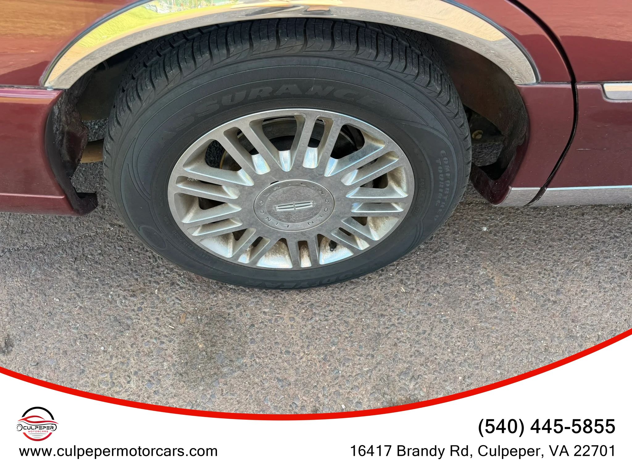 Used 2004 Lincoln Town Car Signature RWD image 24