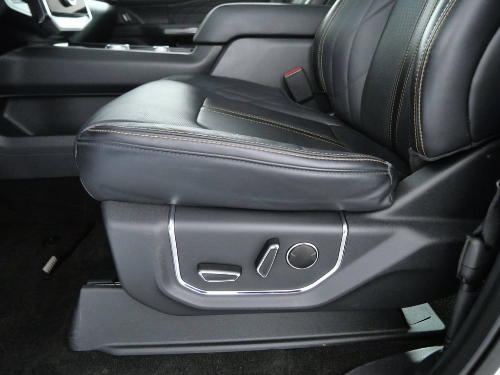 Used 2023 Ford Expedition Platinum AWD/4WD image 14