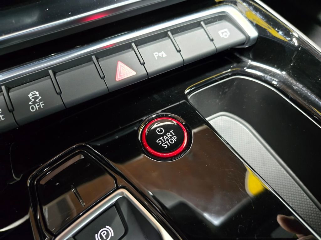 Used 2022 Audi e-tron GT Premium Plus image 18