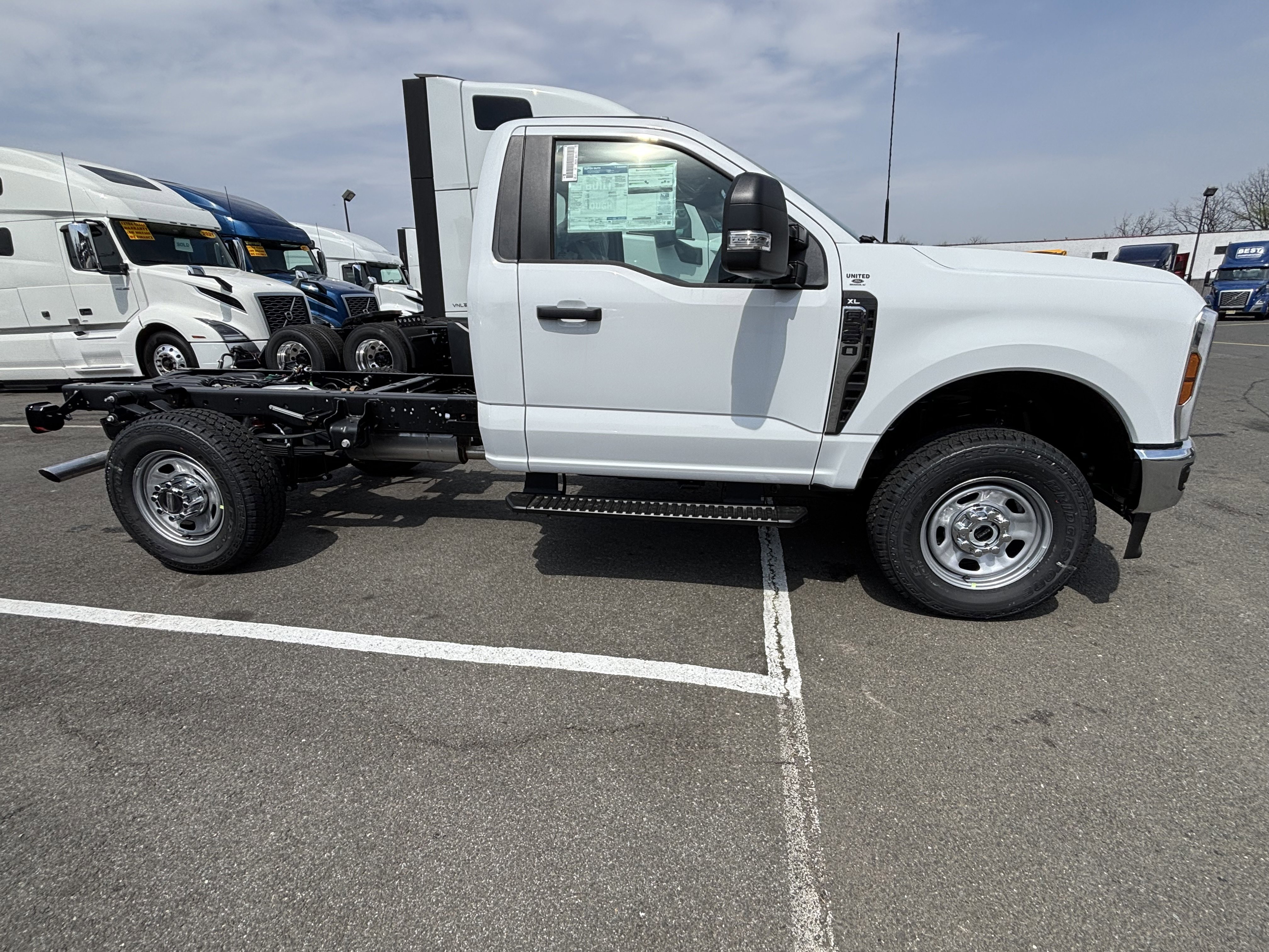 New 2025 Ford F350 XL w/ XL Chrome Package image 4