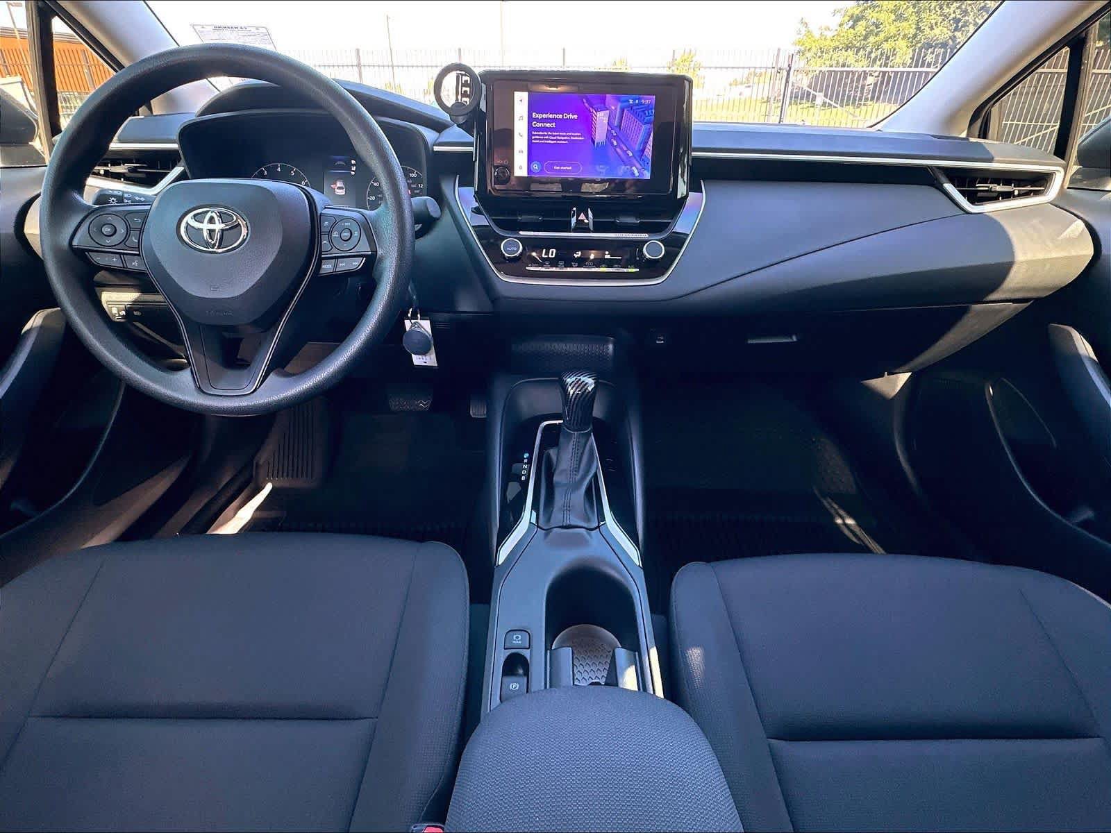 Used 2025 Toyota Corolla LE FWD image 18