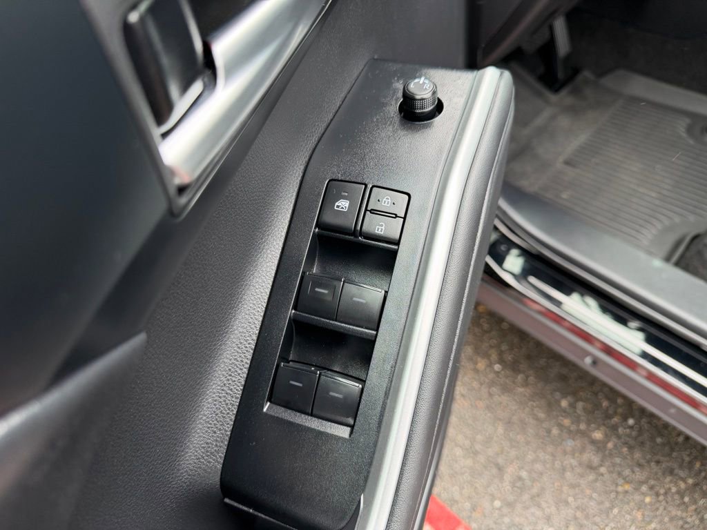 Used 2025 Toyota Highlander XSE AWD/4WD image 13