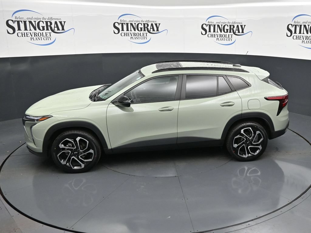 Used 2024 Chevrolet Trax RS w/ Sunroof Package FWD image 21