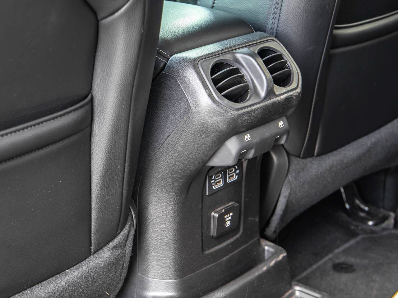 Used 2019 Jeep Wrangler Unlimited Sahara AWD/4WD image 20