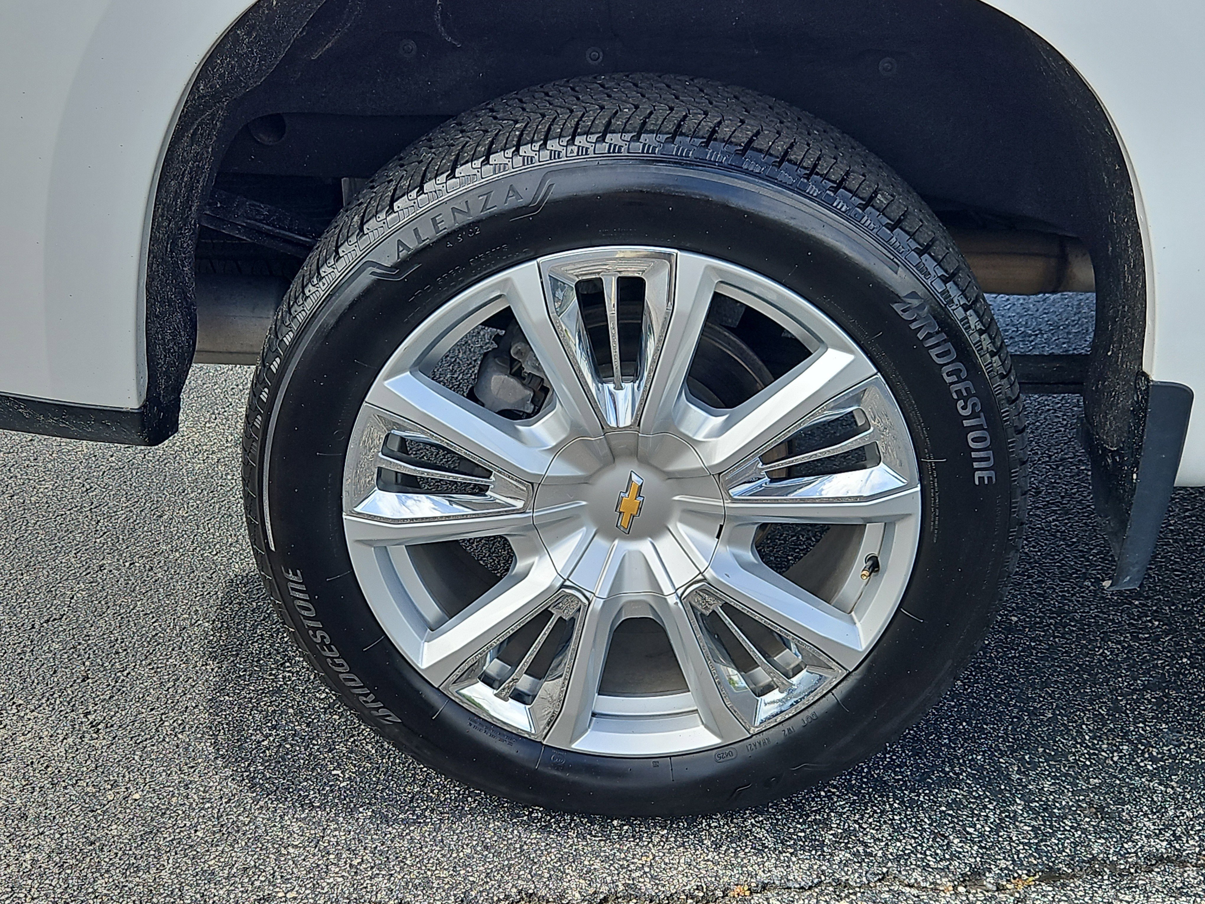 Used 2023 Chevrolet Silverado 1500 High Country w/ High Country Premium Package AWD/4WD image 5