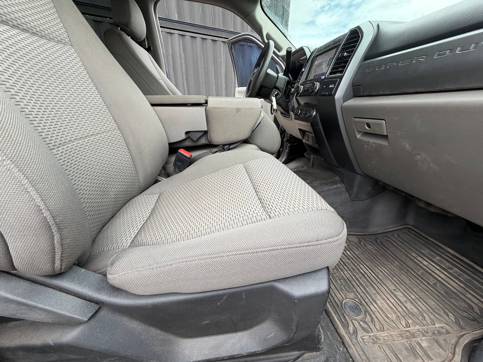 Used 2021 Ford F350 XLT w/ XLT Premium Package AWD/4WD image 14