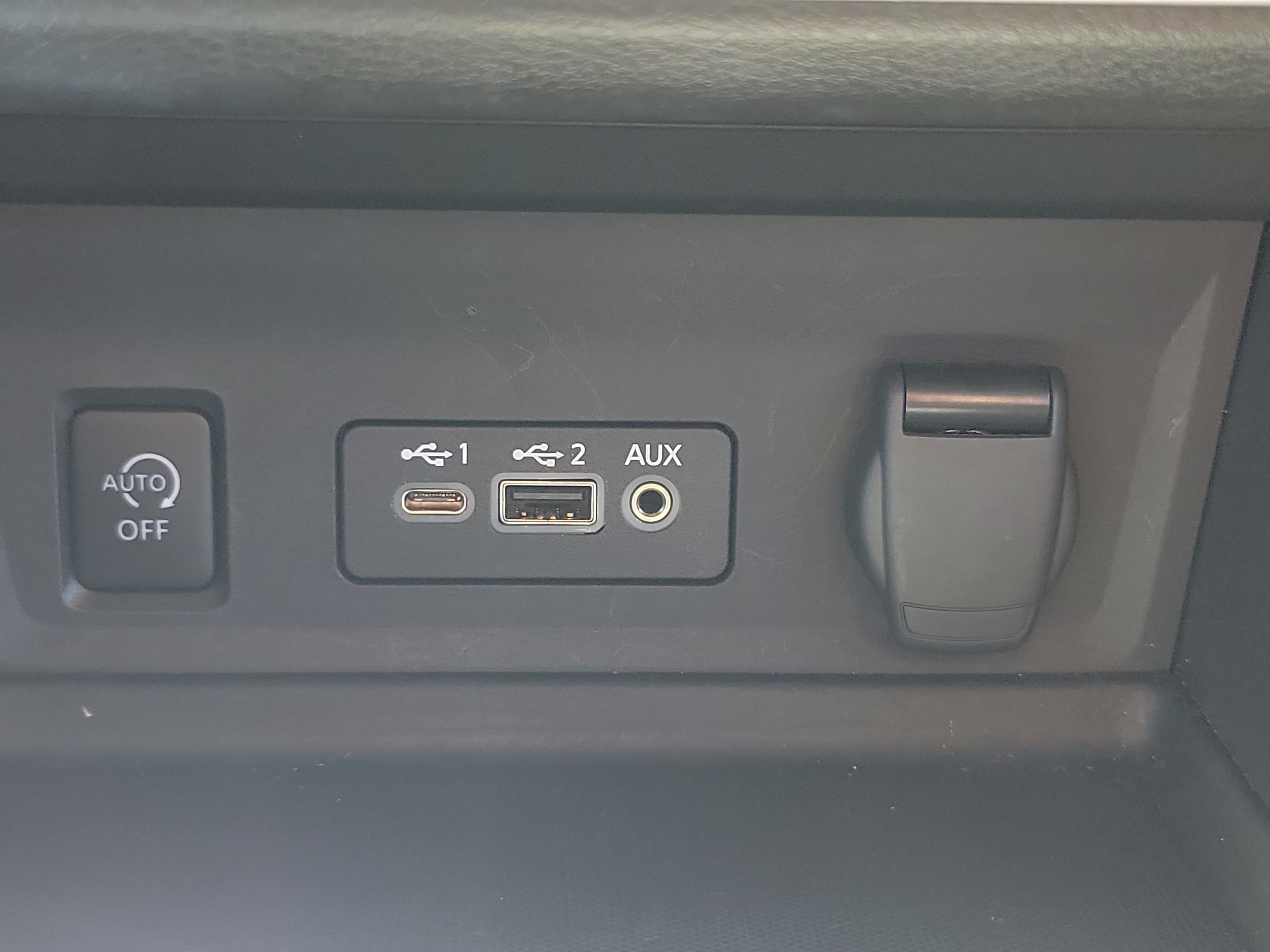 Used 2024 Nissan Sentra SV FWD image 24
