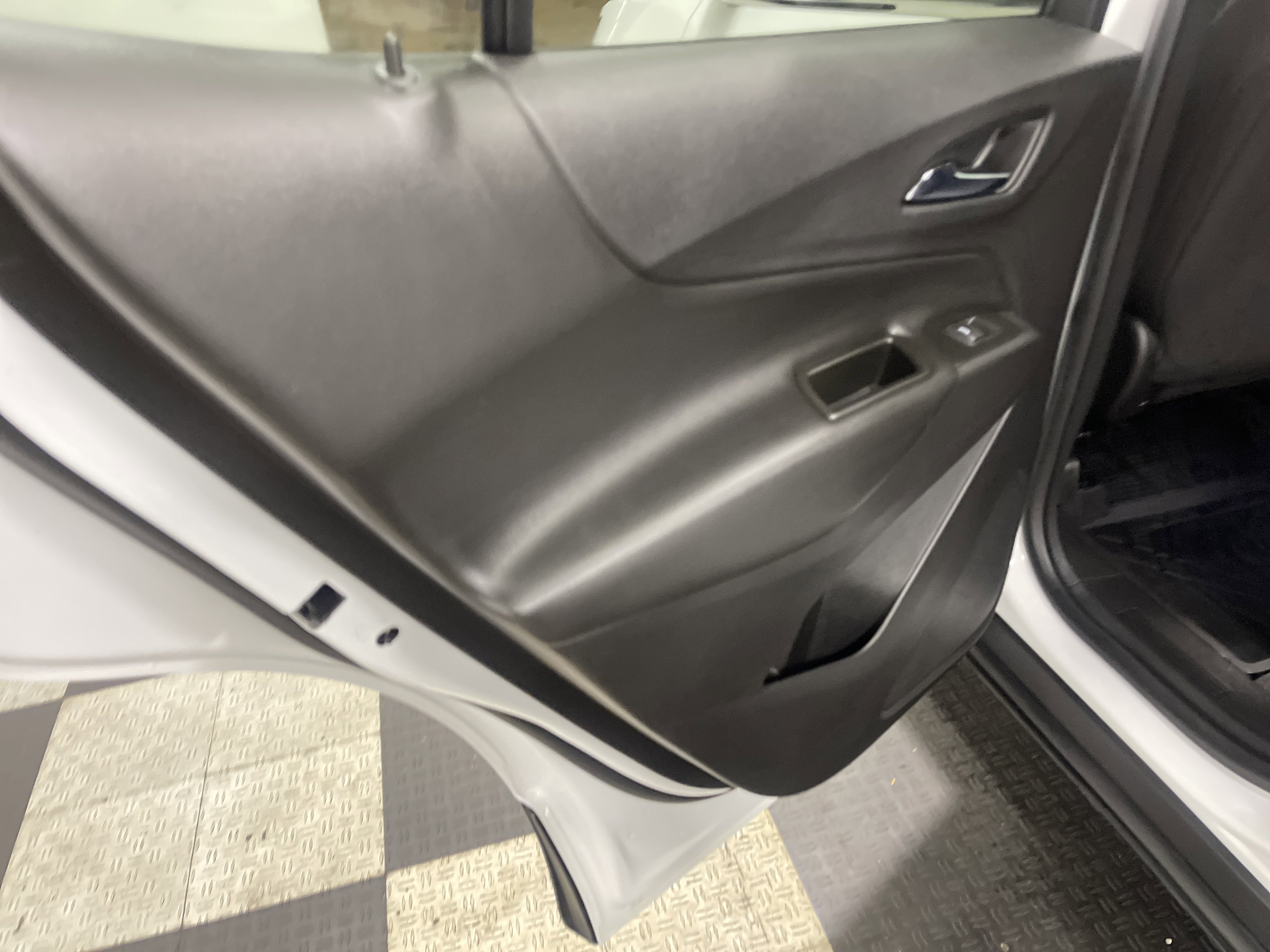 Used 2022 Chevrolet Equinox LT w/ Driver Convenience Package image 15
