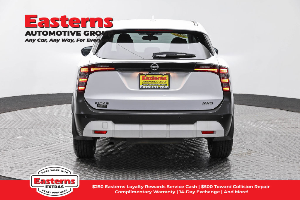 Used 2025 Nissan Kicks SV w/ SV Premium Package AWD/4WD image 7