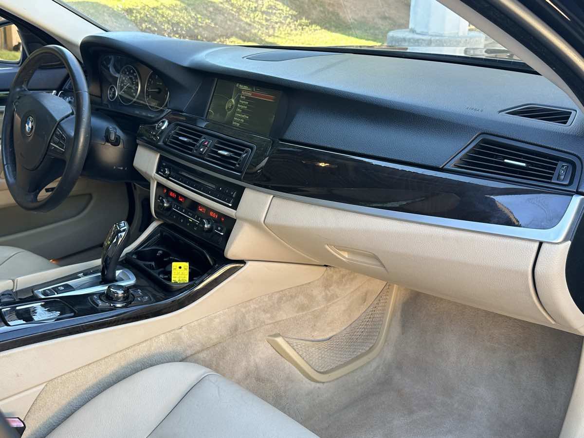 Used 2013 BMW 528i Sedan RWD image 12