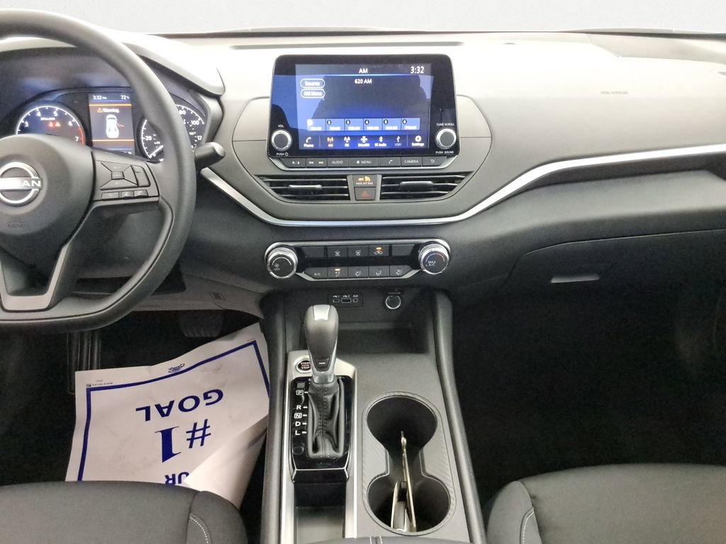 Used 2025 Nissan Altima 2.5 S FWD image 13