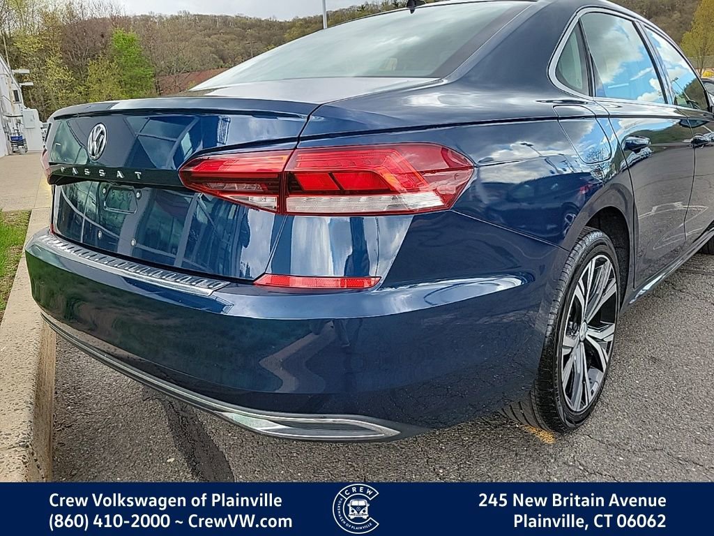 Certified 2022 Volkswagen Passat 2.0T SE FWD image 30