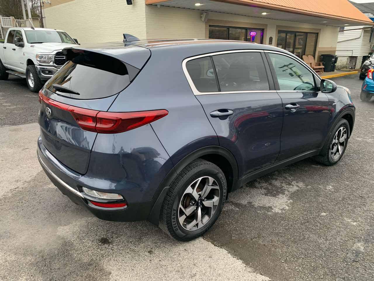 Used 2020 Kia Sportage LX image 5