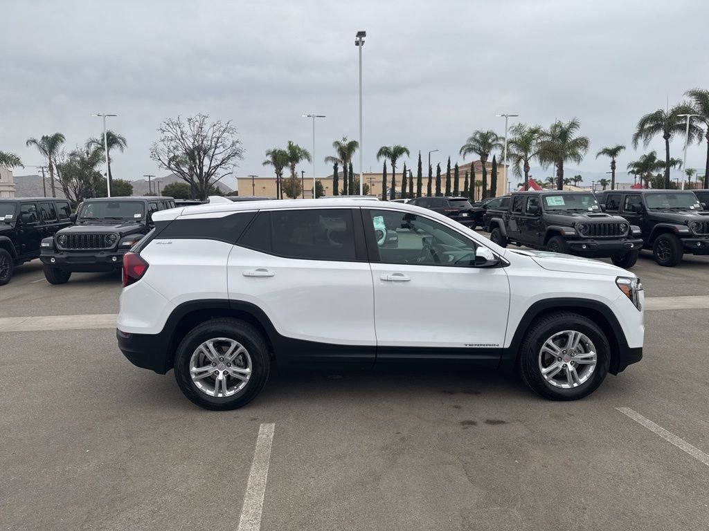 Used 2022 GMC Terrain SLE image 9