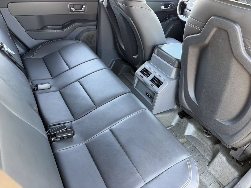 Used 2025 INEOS Grenadier Station Wagon AWD/4WD image 29