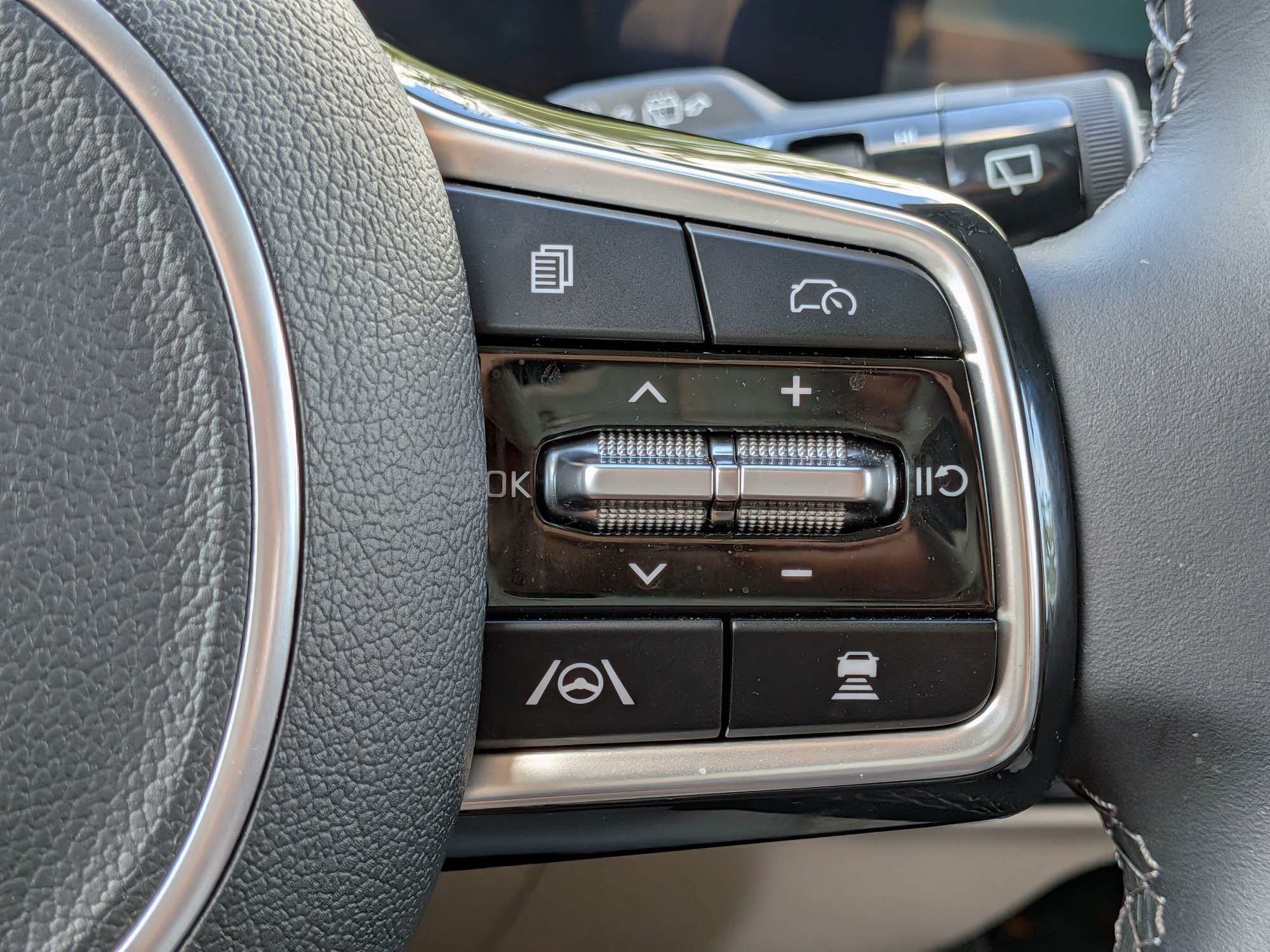 Certified 2025 Kia Sorento S w/ Panoramic Sunroof Package FWD image 33