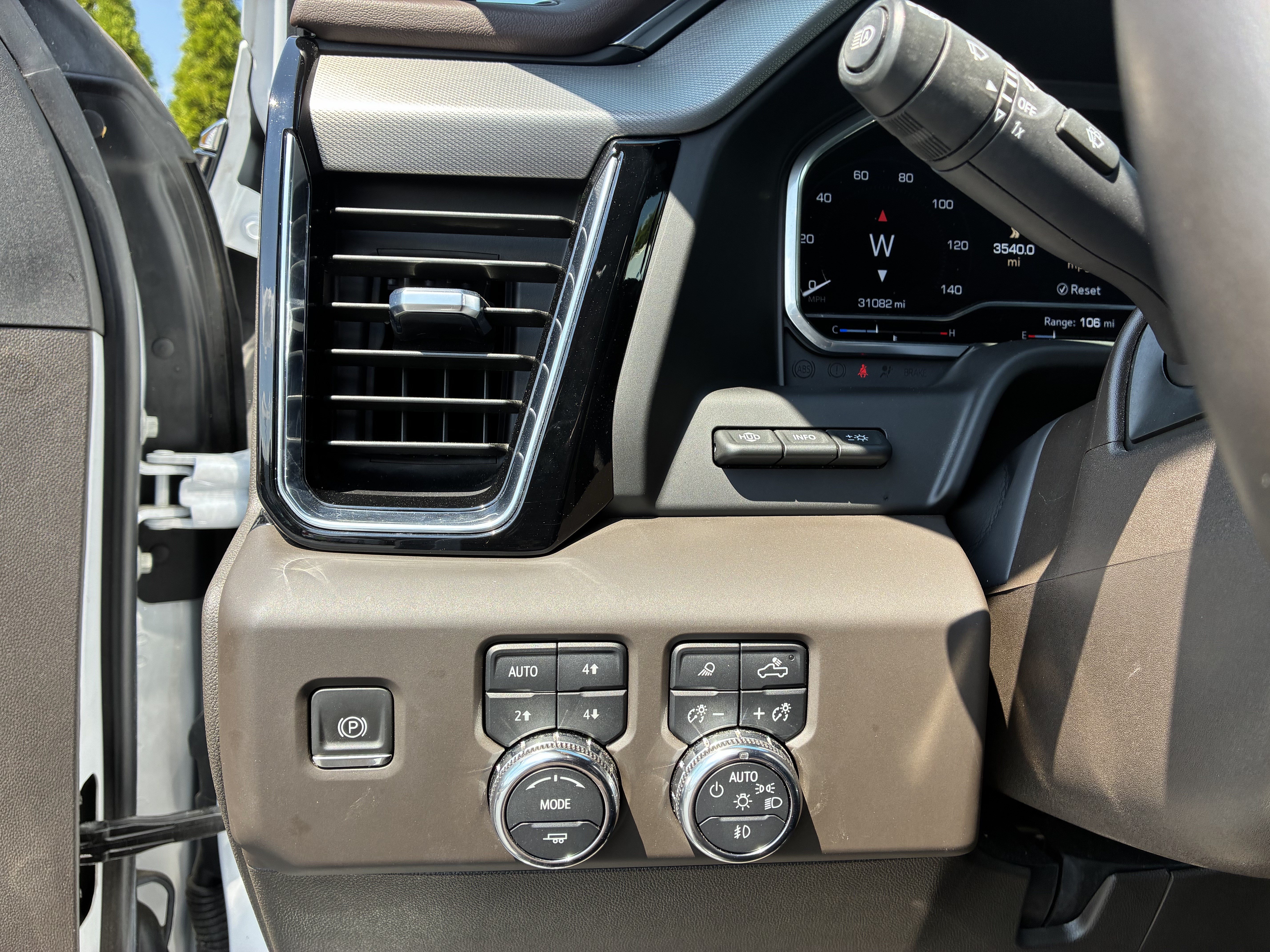 Used 2024 GMC Sierra 2500 Denali w/ Denali Reserve Package AWD/4WD image 28