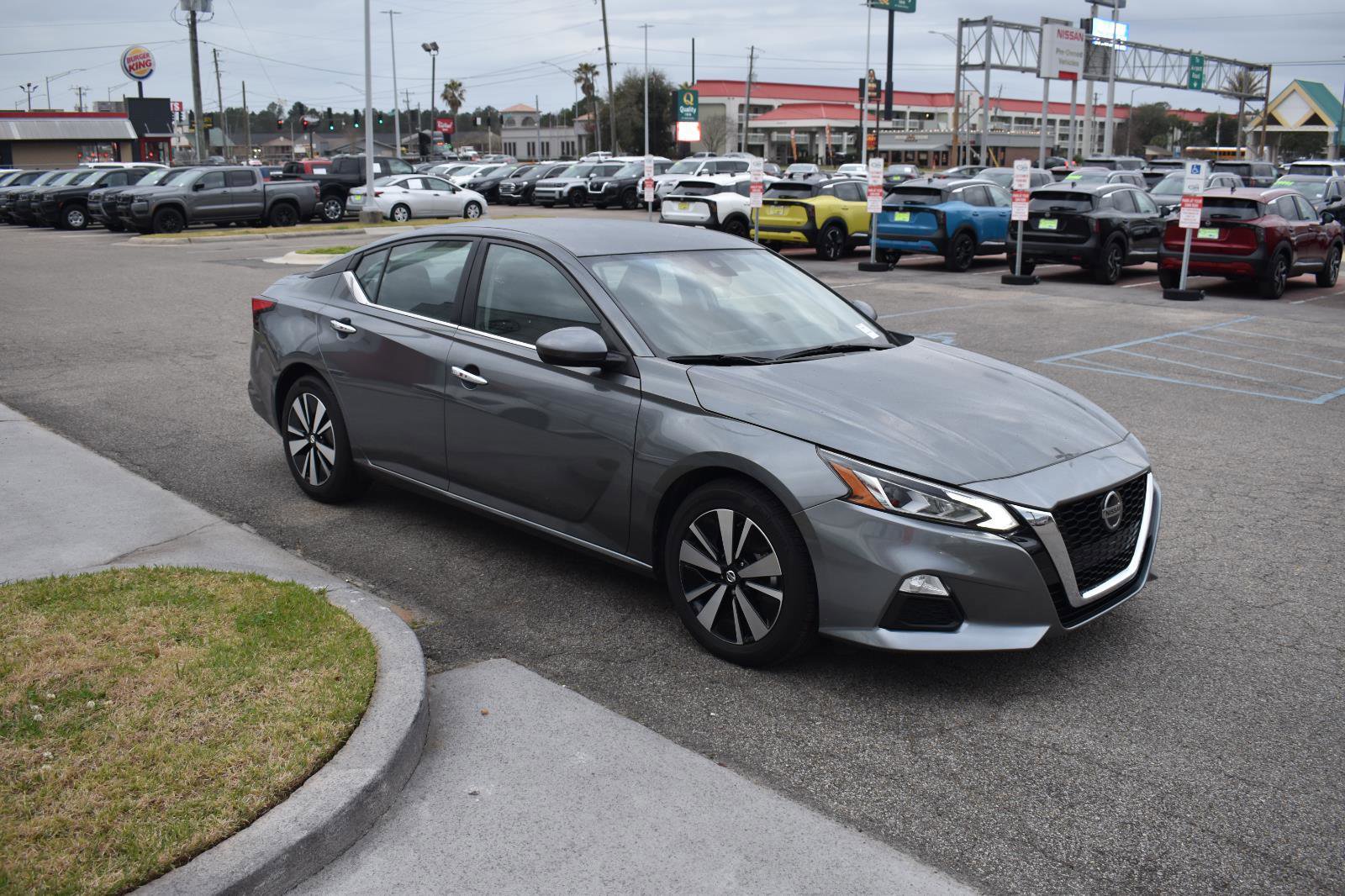 Used 2022 Nissan Altima 2.5 SV FWD image 13