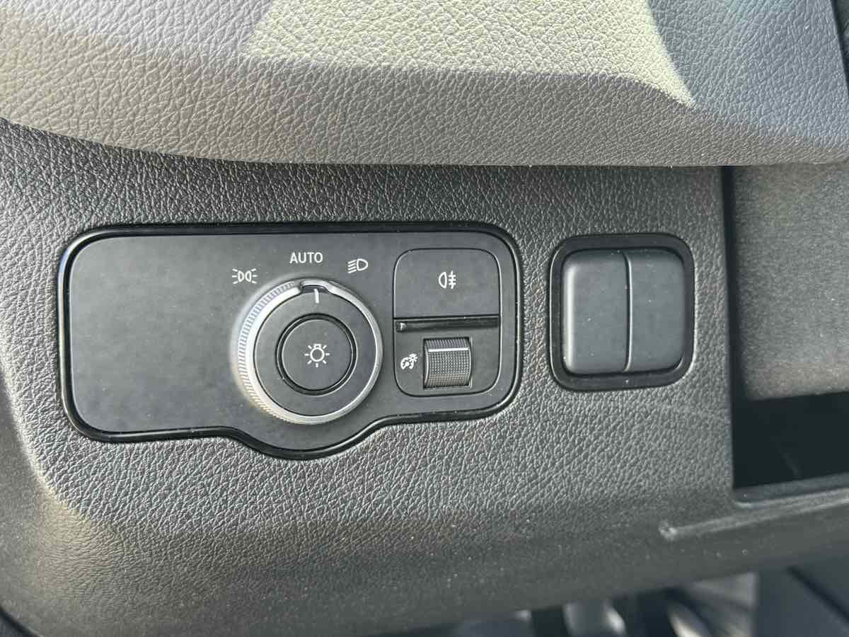 Used 2025 Mercedes-Benz Sprinter 2500 image 28