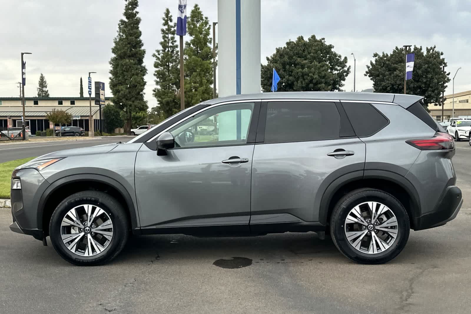 Used 2021 Nissan Rogue SV FWD image 6