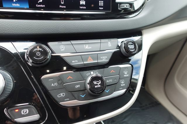 Used 2022 Chrysler Pacifica Touring-L image 20