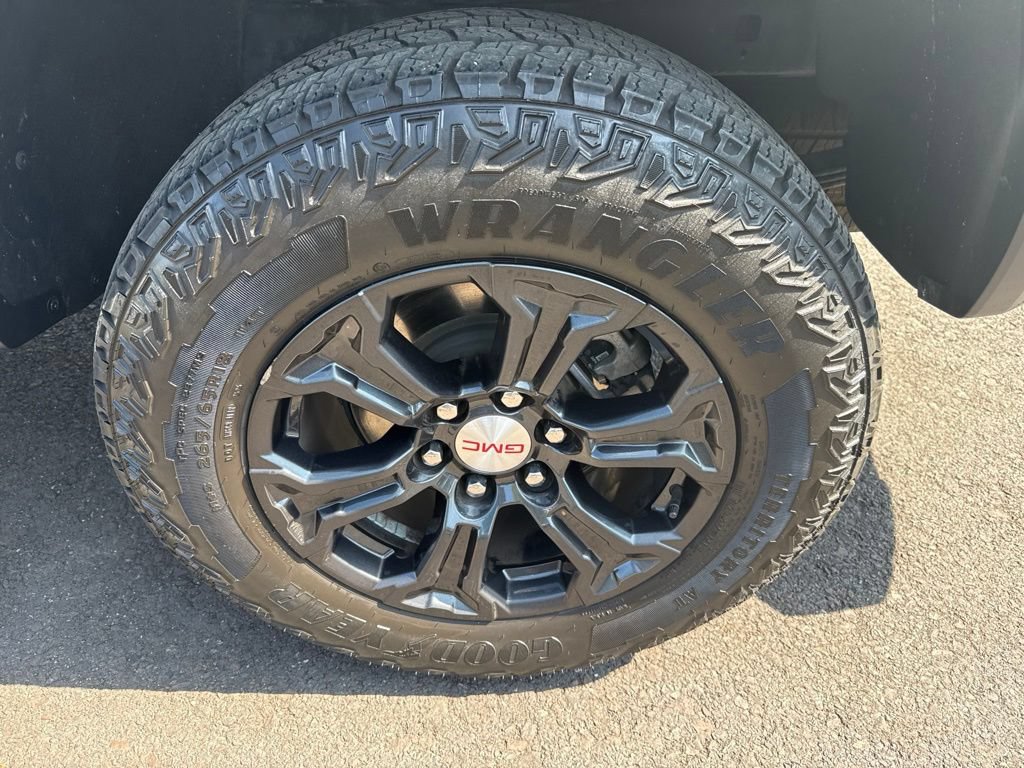 Used 2024 GMC Canyon Elevation w/ Elevation Premium Package AWD/4WD image 9
