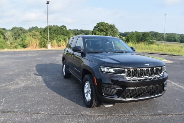 Used 2024 Jeep Grand Cherokee Laredo