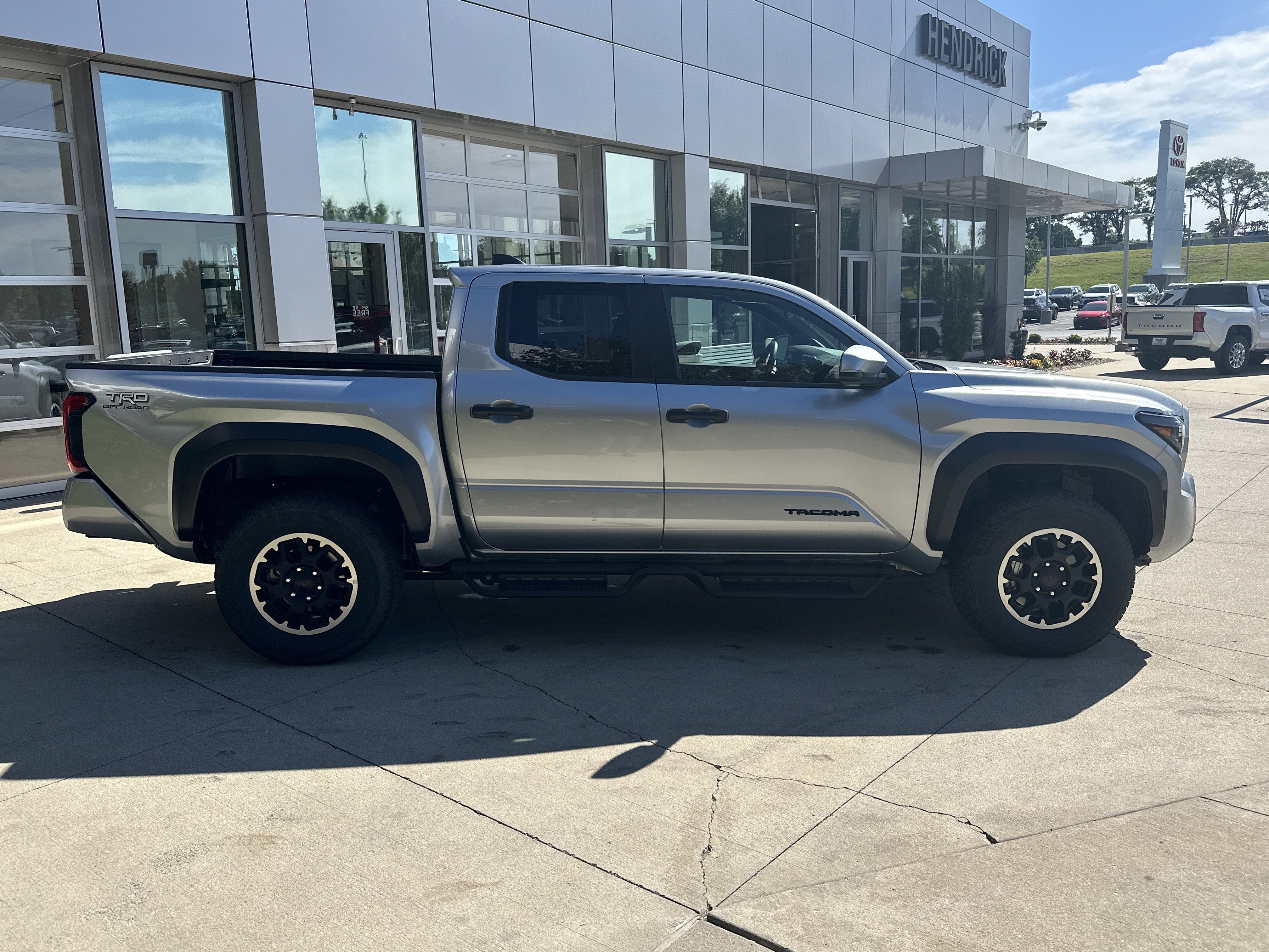Used 2025 Toyota Tacoma TRD Off-Road AWD/4WD image 10