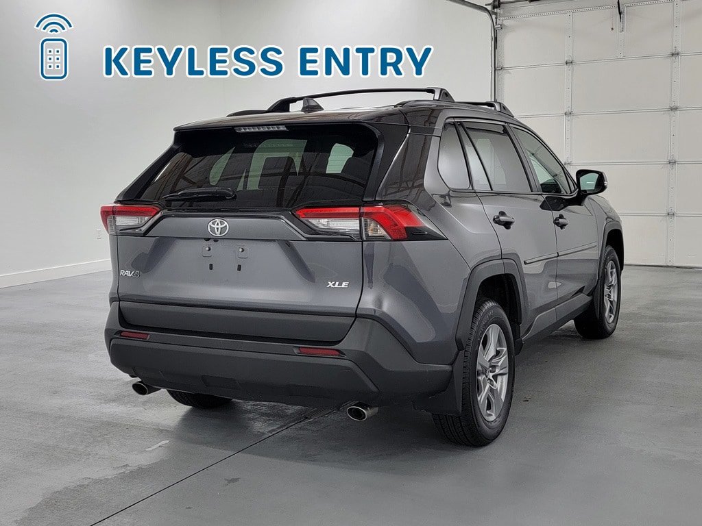 Used 2022 Toyota RAV4 XLE w/ Convenience Package FWD image 8