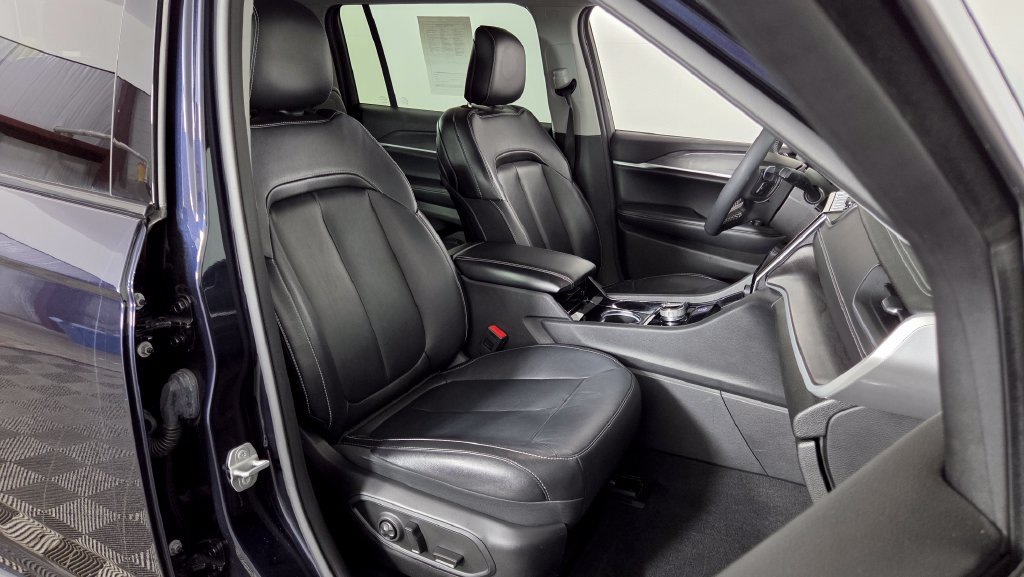 Used 2023 Jeep Grand Cherokee L Limited AWD/4WD image 42