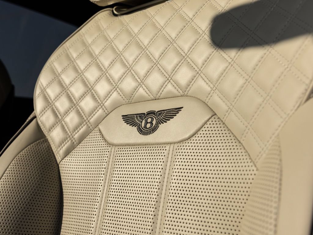 Used 2023 Bentley Bentayga AWD/4WD image 31