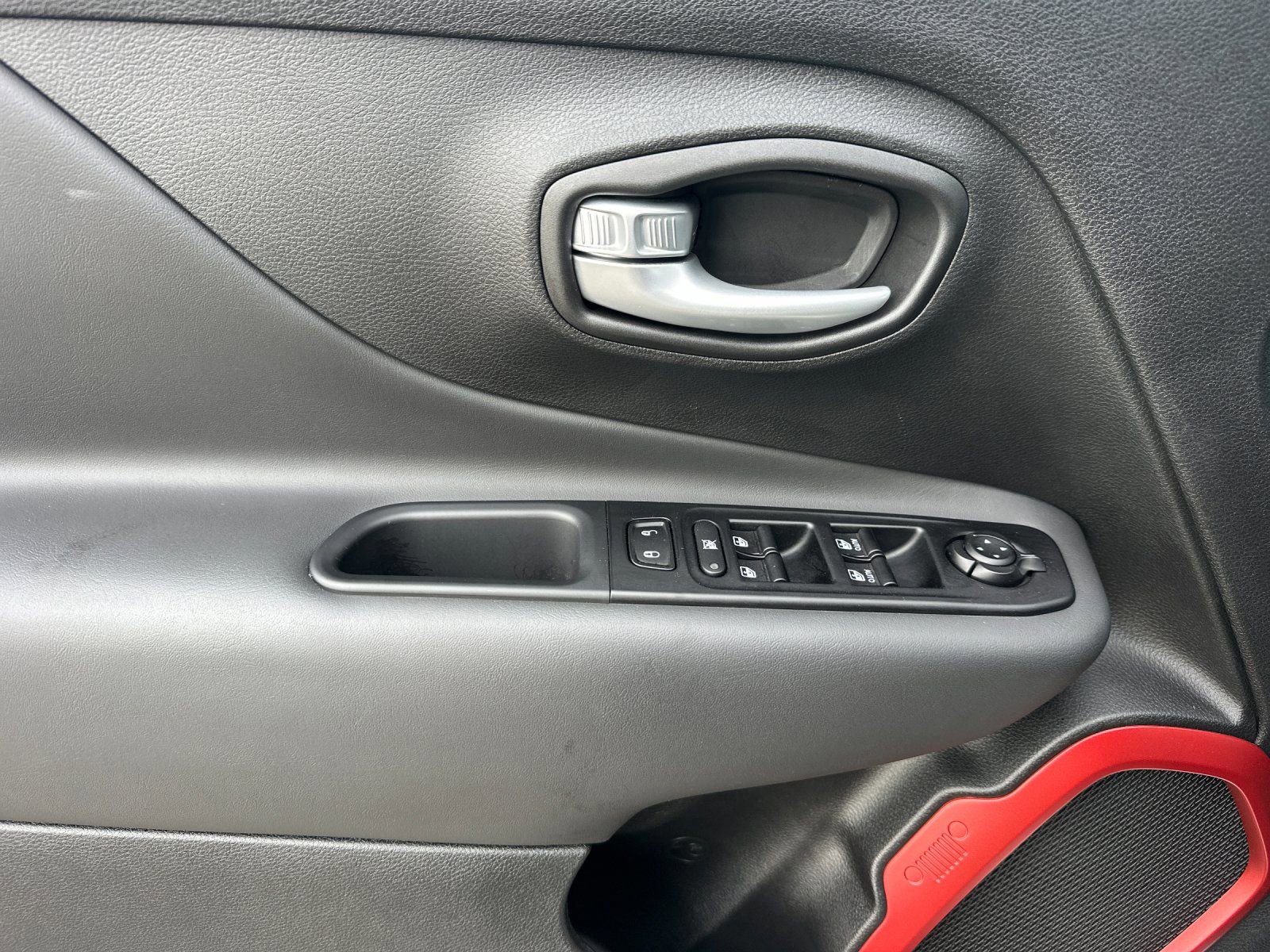 Used 2023 Jeep Renegade Trailhawk w/ Trailer Tow Group image 10