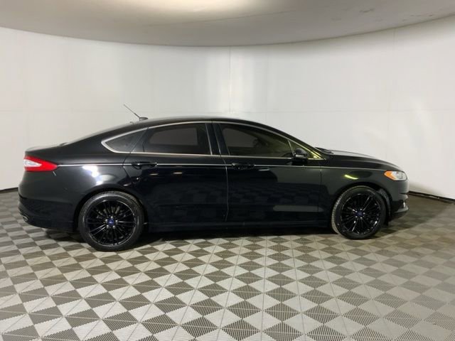 Used 2016 Ford Fusion SE w/ Equipment Group 202A FWD image 4