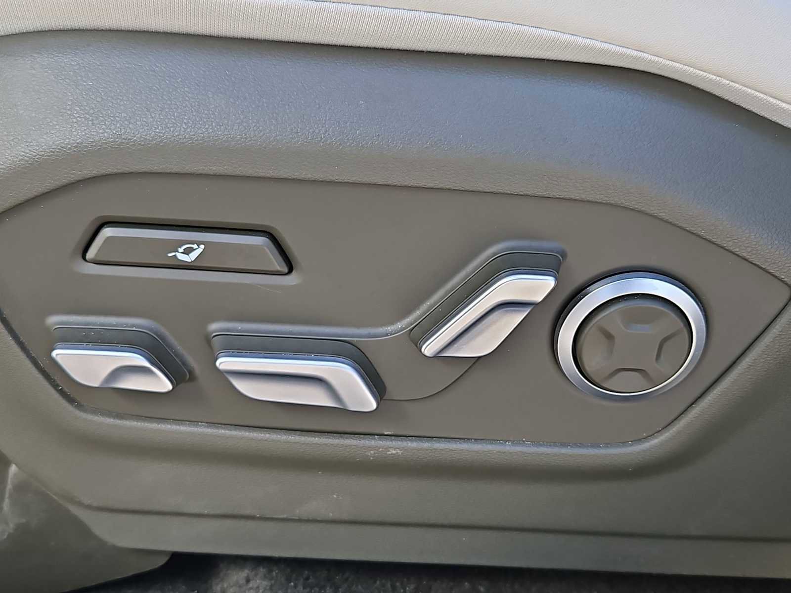 Certified 2025 Hyundai Santa Fe Calligraphy AWD/4WD image 17