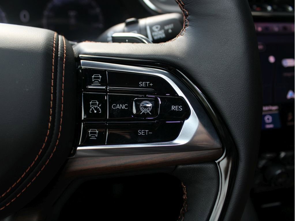 New 2025 Jeep Grand Cherokee Summit image 14