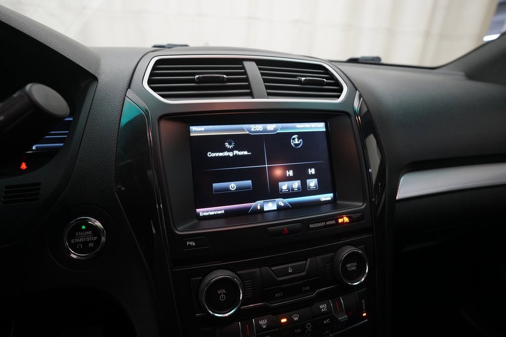 Used 2016 Ford Explorer XLT w/ Equipment Group 202A image 6