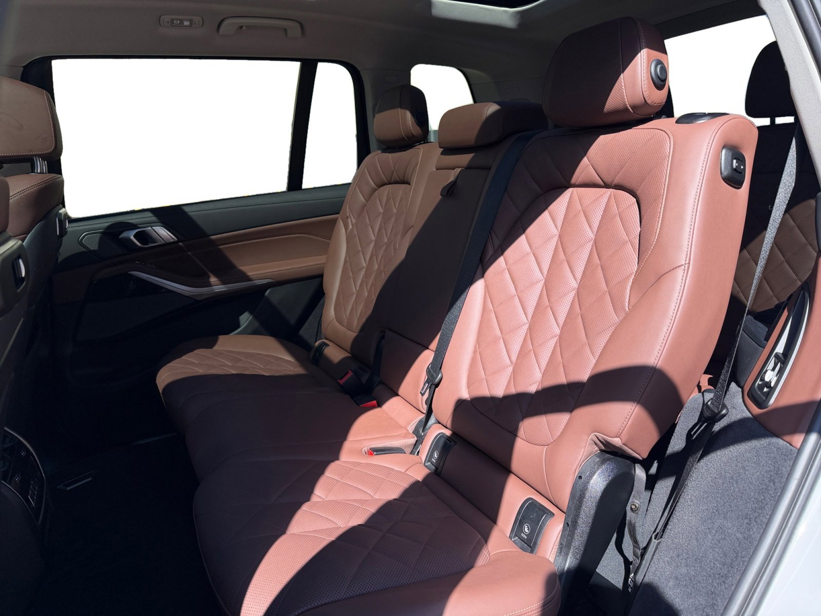 Used 2024 BMW X7 xDrive40i w/ Premium Package AWD/4WD image 16