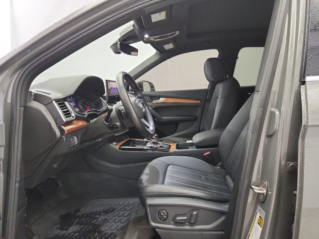Used 2023 Audi Q5 2.0T Premium w/ Convenience Package image 6