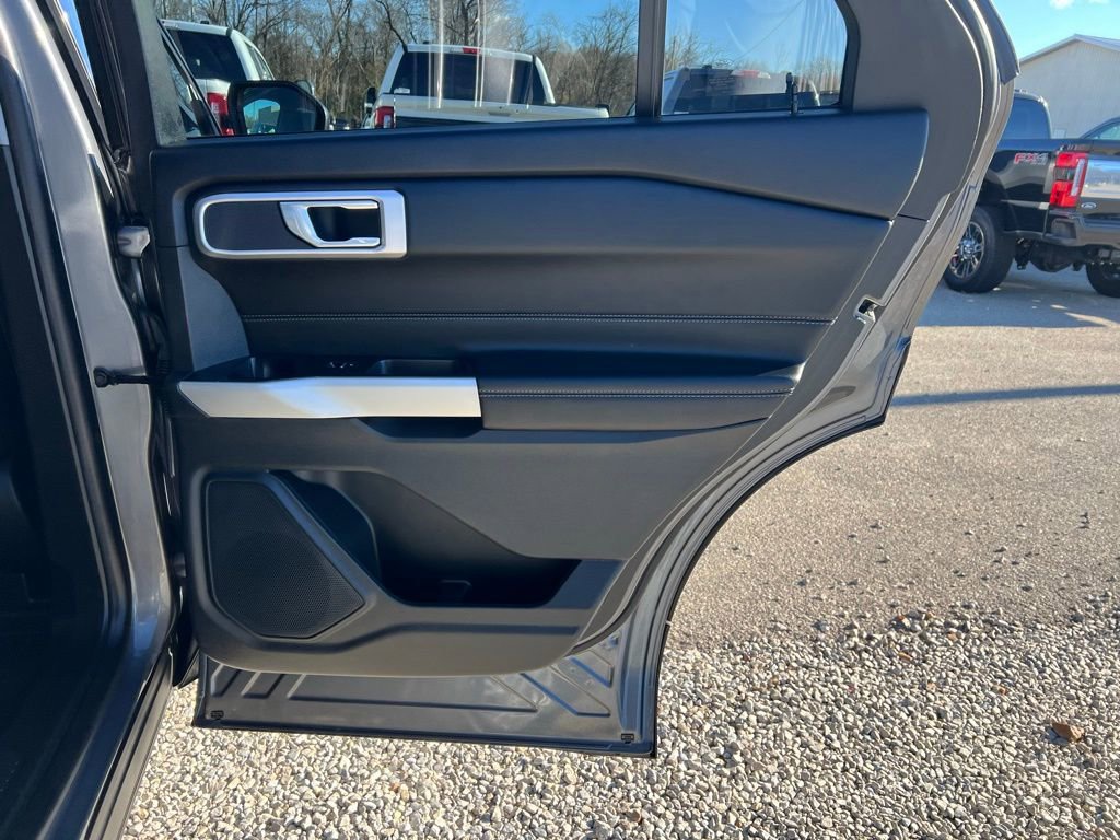 Used 2021 Ford Explorer XLT image 18