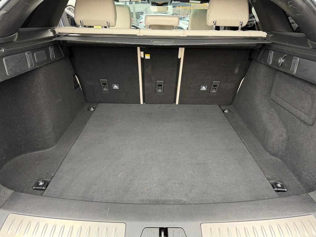 Used 2020 Land Rover Range Rover Velar S image 12