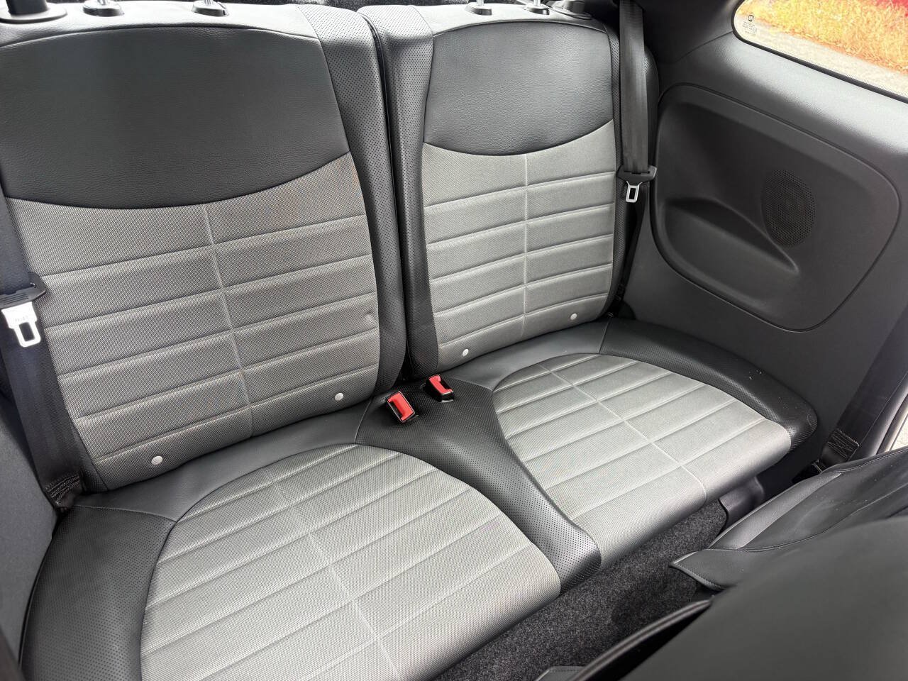 Used 2012 FIAT 500 Sport w/ Safety & Convenience Pkg FWD image 9