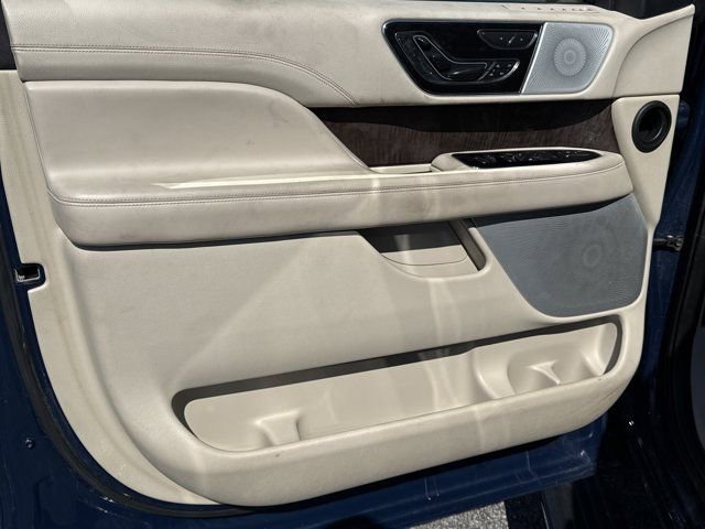 Used 2019 Lincoln Navigator Reserve AWD/4WD image 13