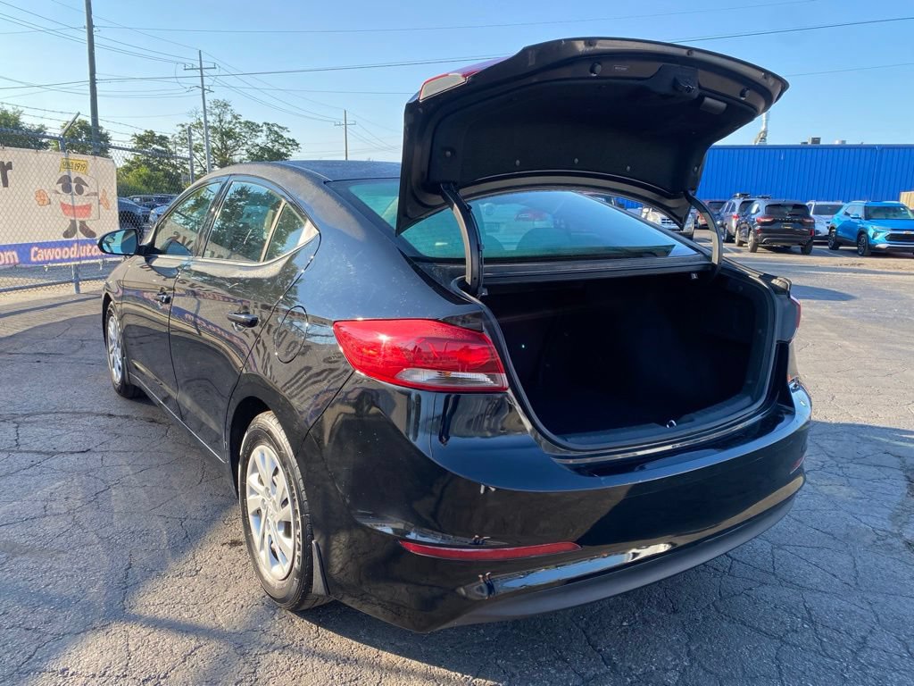 Used 2018 Hyundai Elantra SE FWD image 4