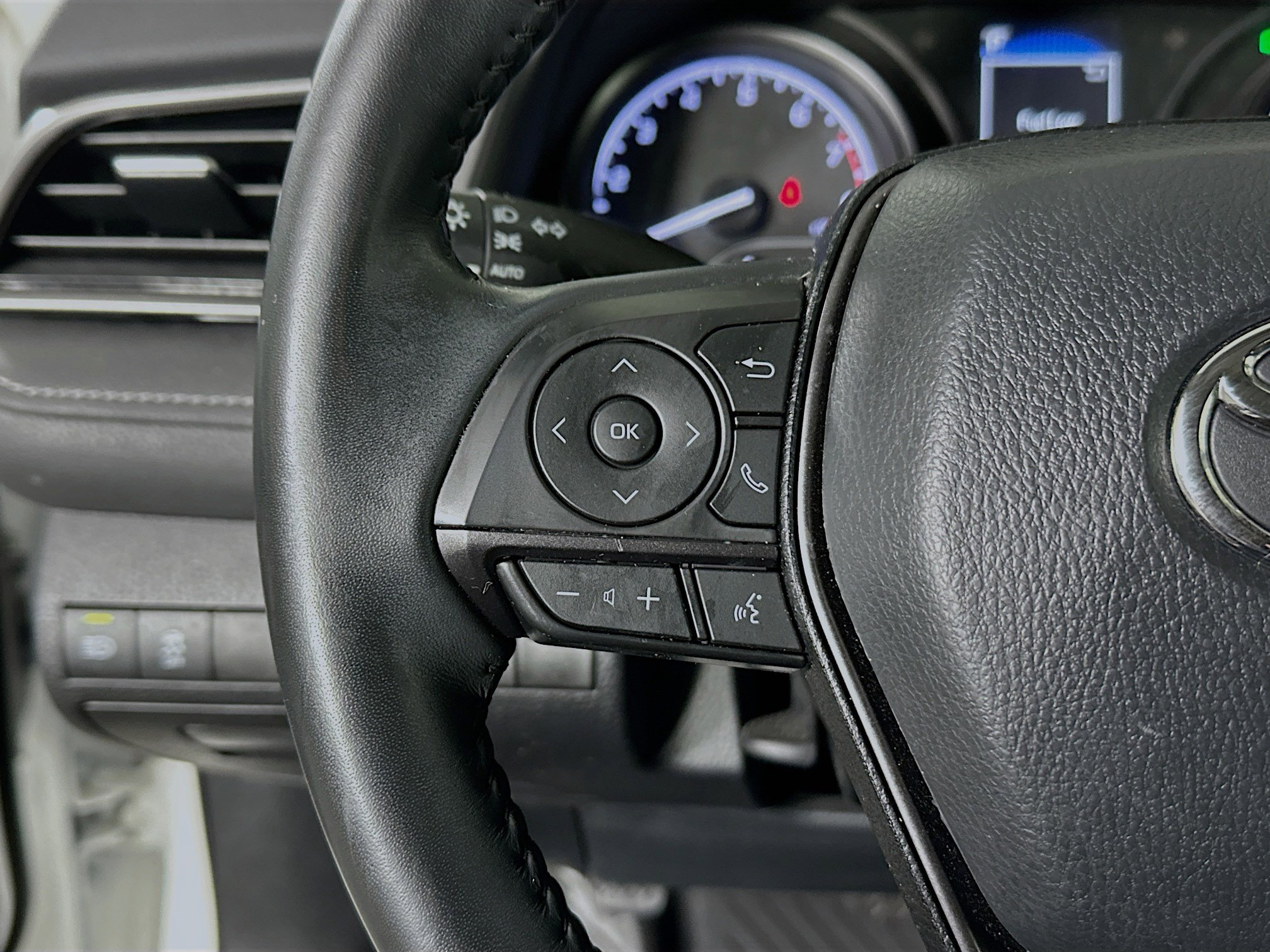 Used 2023 Toyota Camry SE FWD image 16