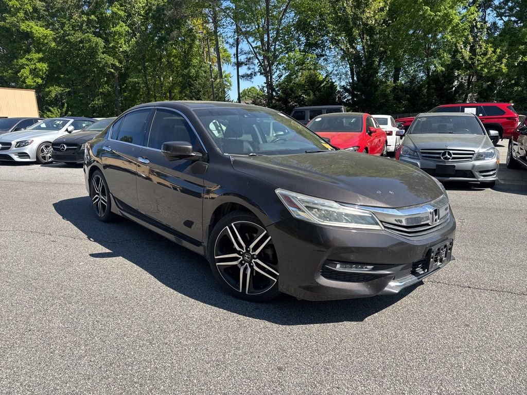 Used 2017 Honda Accord Touring image 4