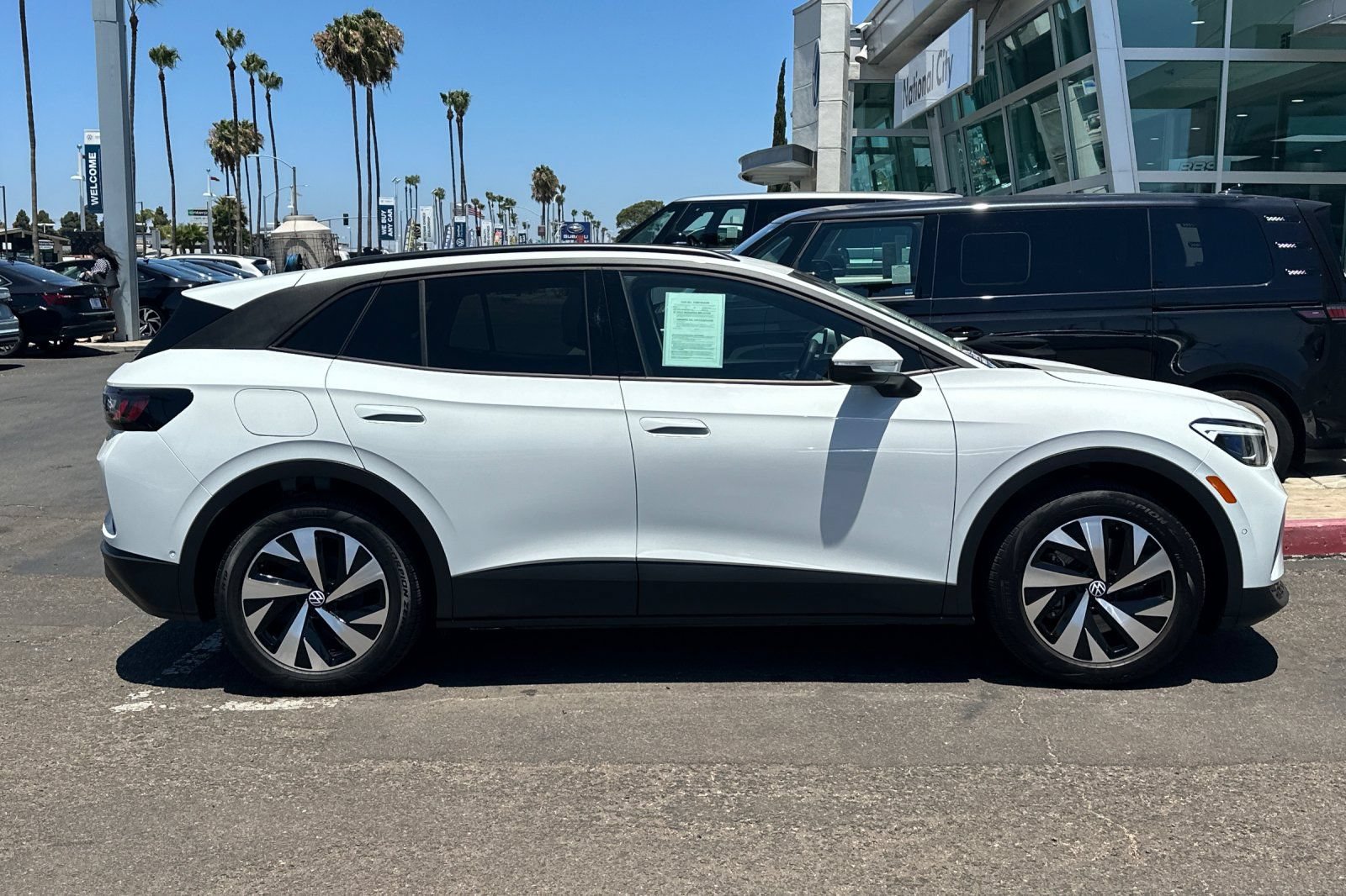 Used 2024 Volkswagen ID.4 2WD image 3