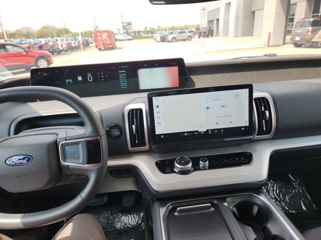 Used 2025 Ford Expedition Active image 23