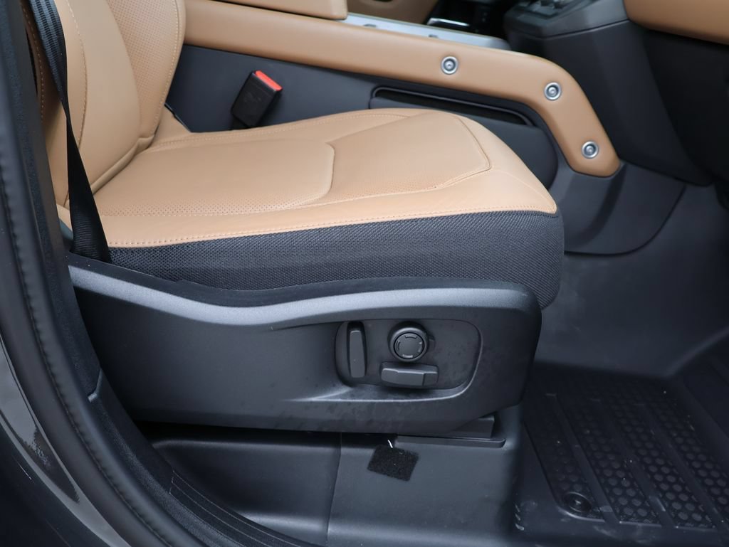Certified 2025 Land Rover Defender 110 X AWD/4WD image 10