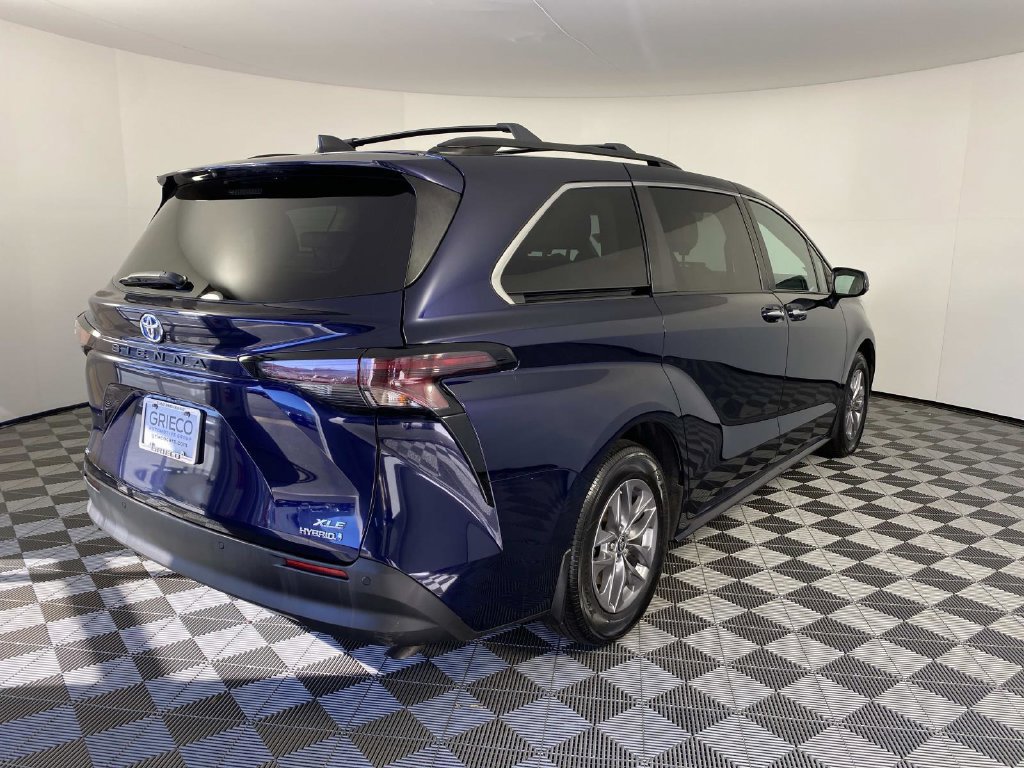 Used 2024 Toyota Sienna XLE w/ XLE Plus Package AWD/4WD image 9