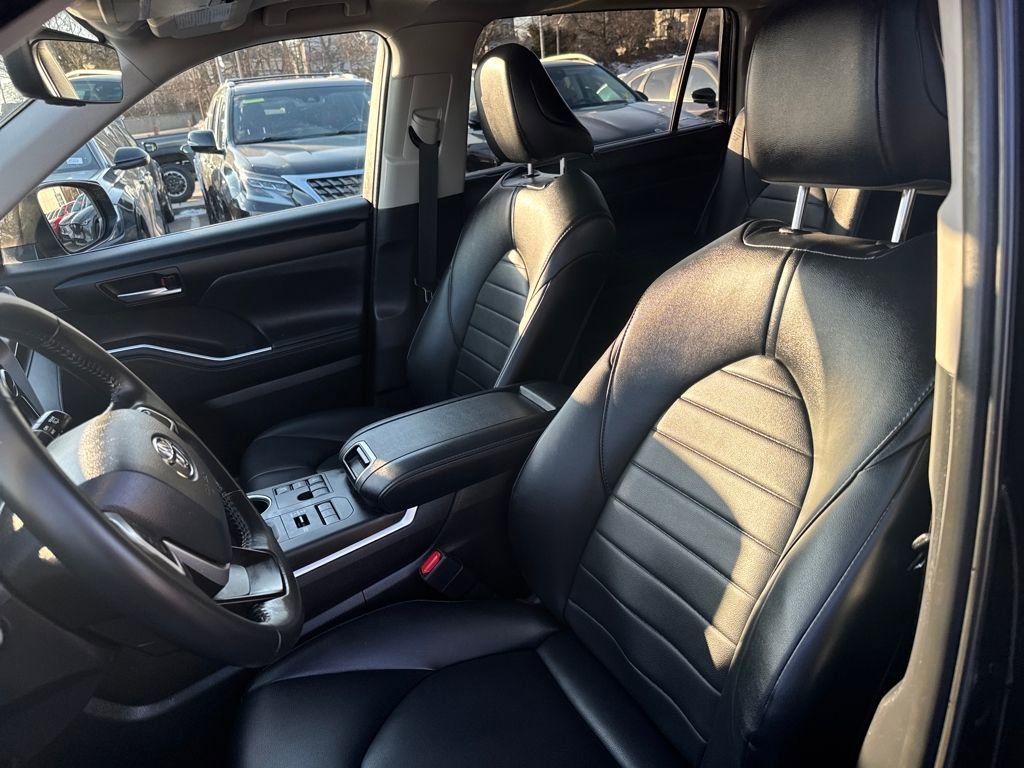 Used 2024 Toyota Highlander XLE image 16